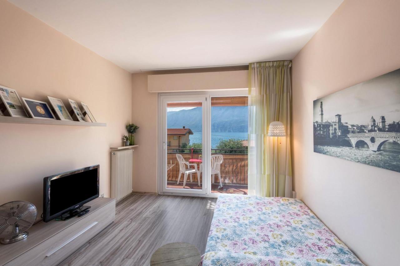 Lake View With Aircon - 5 Minutes From The Beach! Brenzone sul Garda Exterior photo
