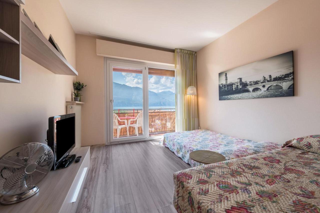 Lake View With Aircon - 5 Minutes From The Beach! Brenzone sul Garda Exterior photo