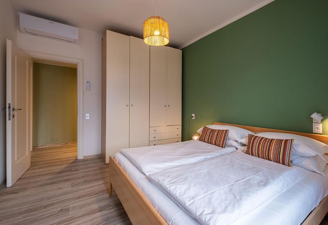 Lake View With Aircon - 5 Minutes From The Beach! Brenzone sul Garda Exterior photo