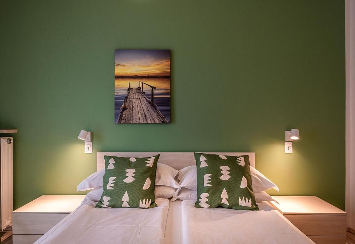 Lake View With Aircon - 5 Minutes From The Beach! Brenzone sul Garda Exterior photo