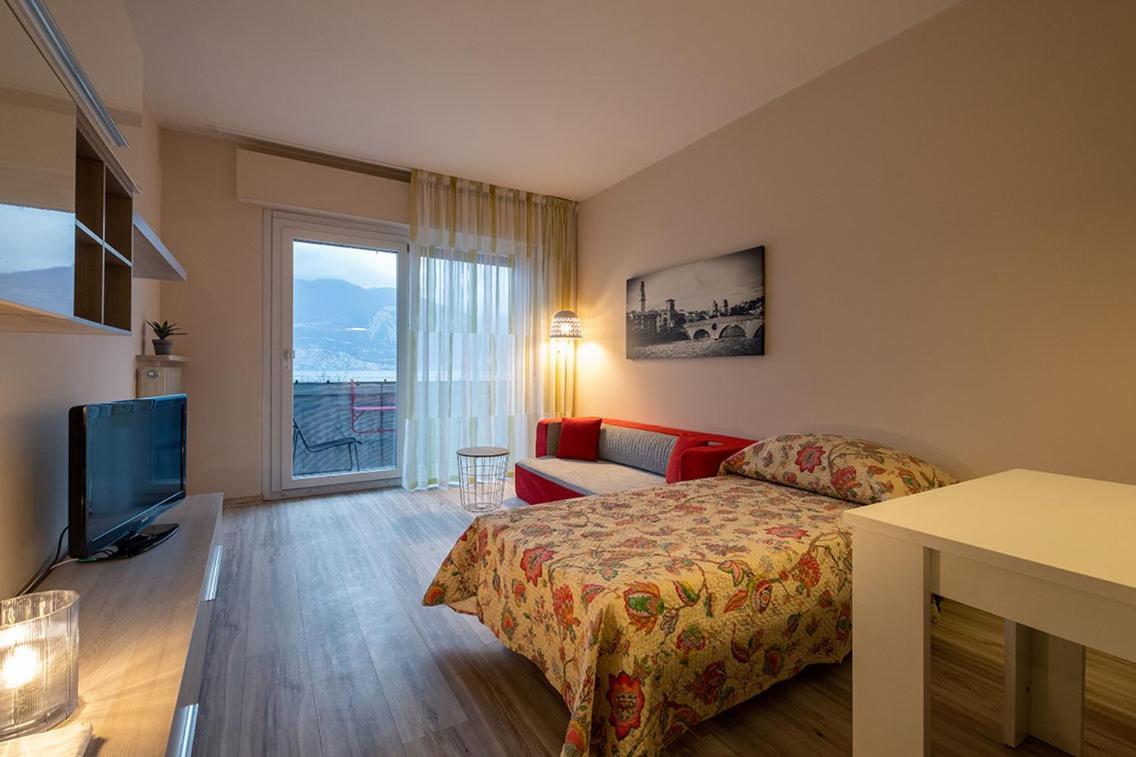 Lake View With Aircon - 5 Minutes From The Beach! Brenzone sul Garda Exterior photo