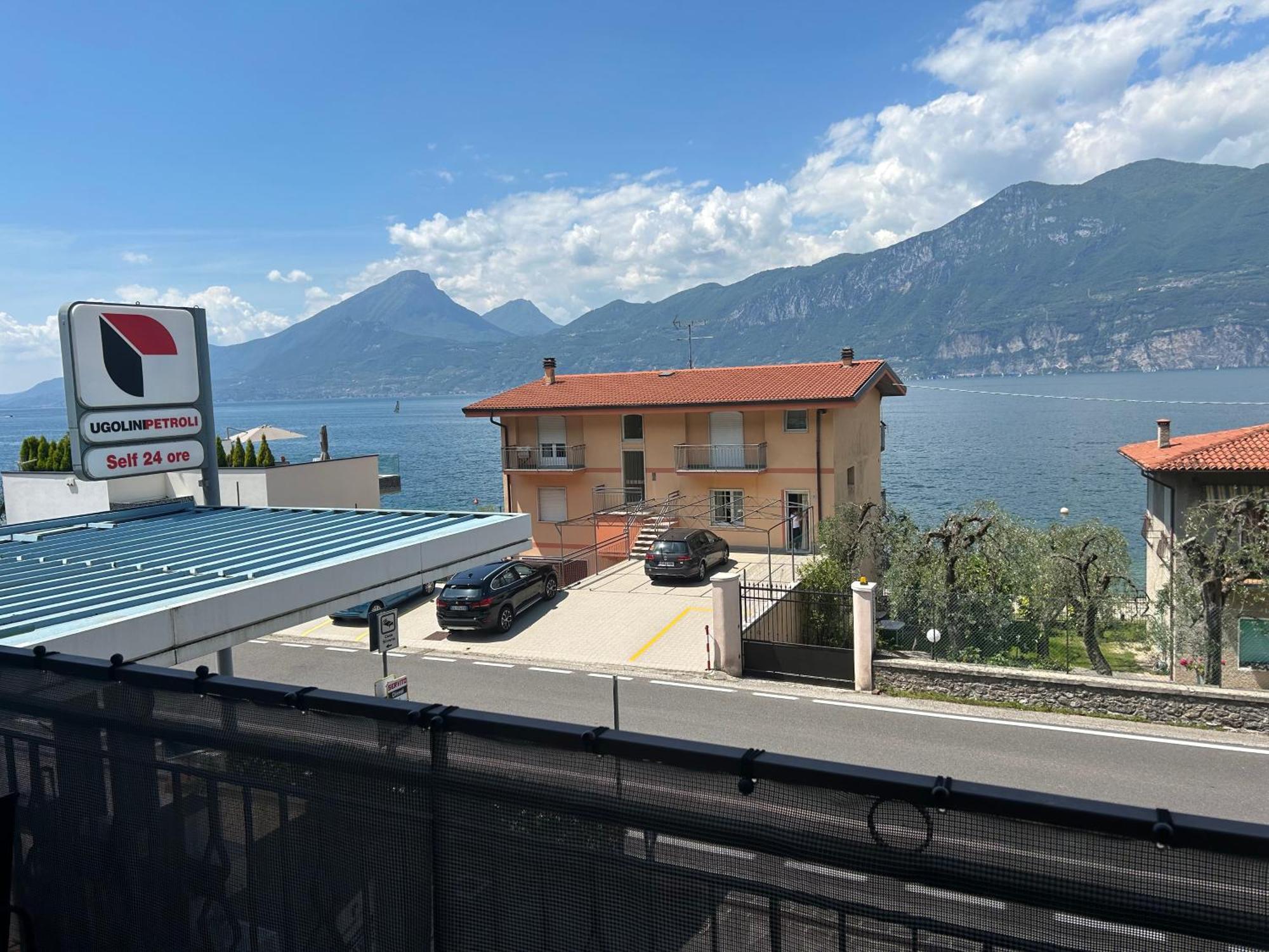 Lake View With Aircon - 5 Minutes From The Beach! Brenzone sul Garda Exterior photo