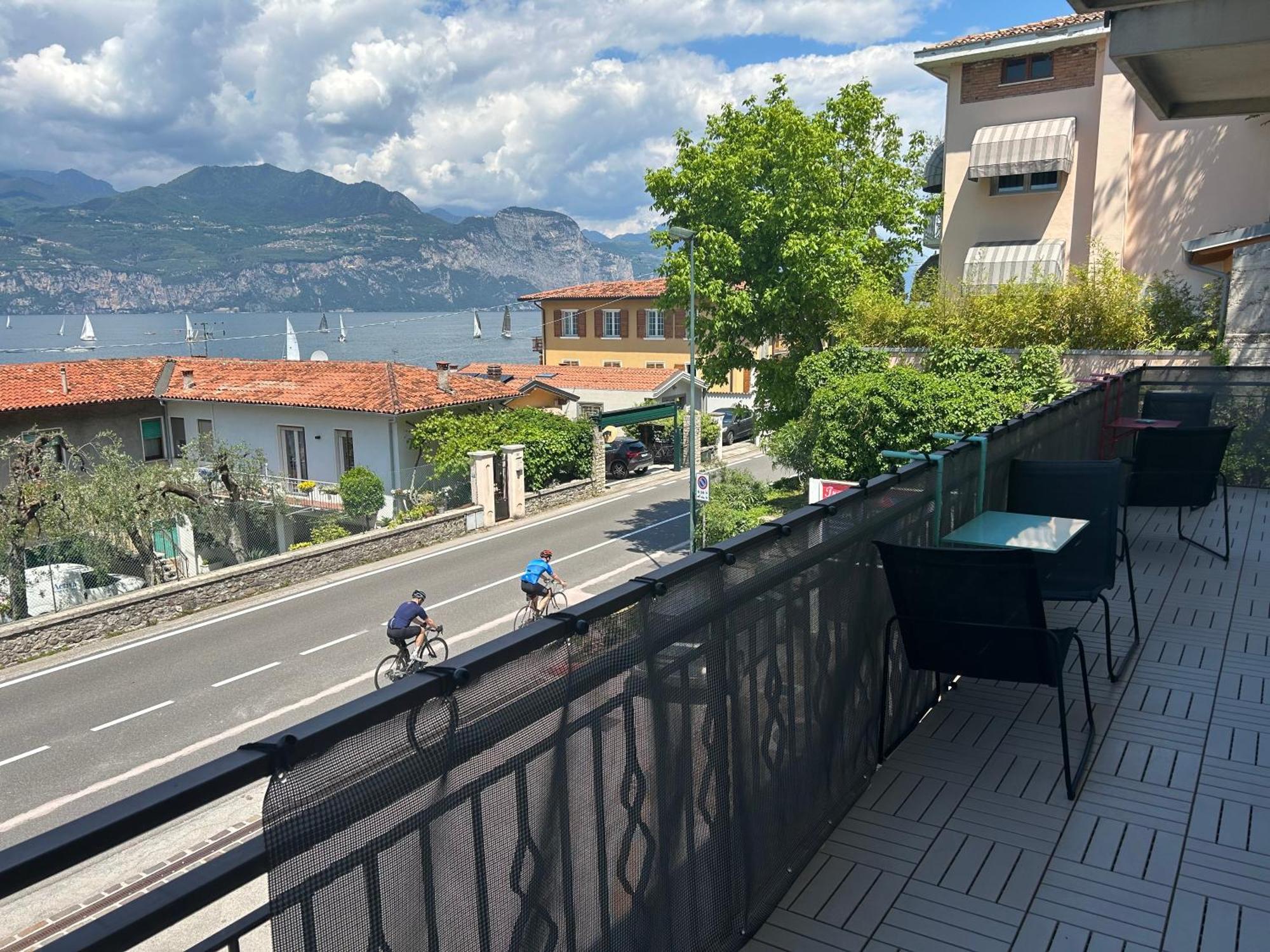 Lake View With Aircon - 5 Minutes From The Beach! Brenzone sul Garda Exterior photo