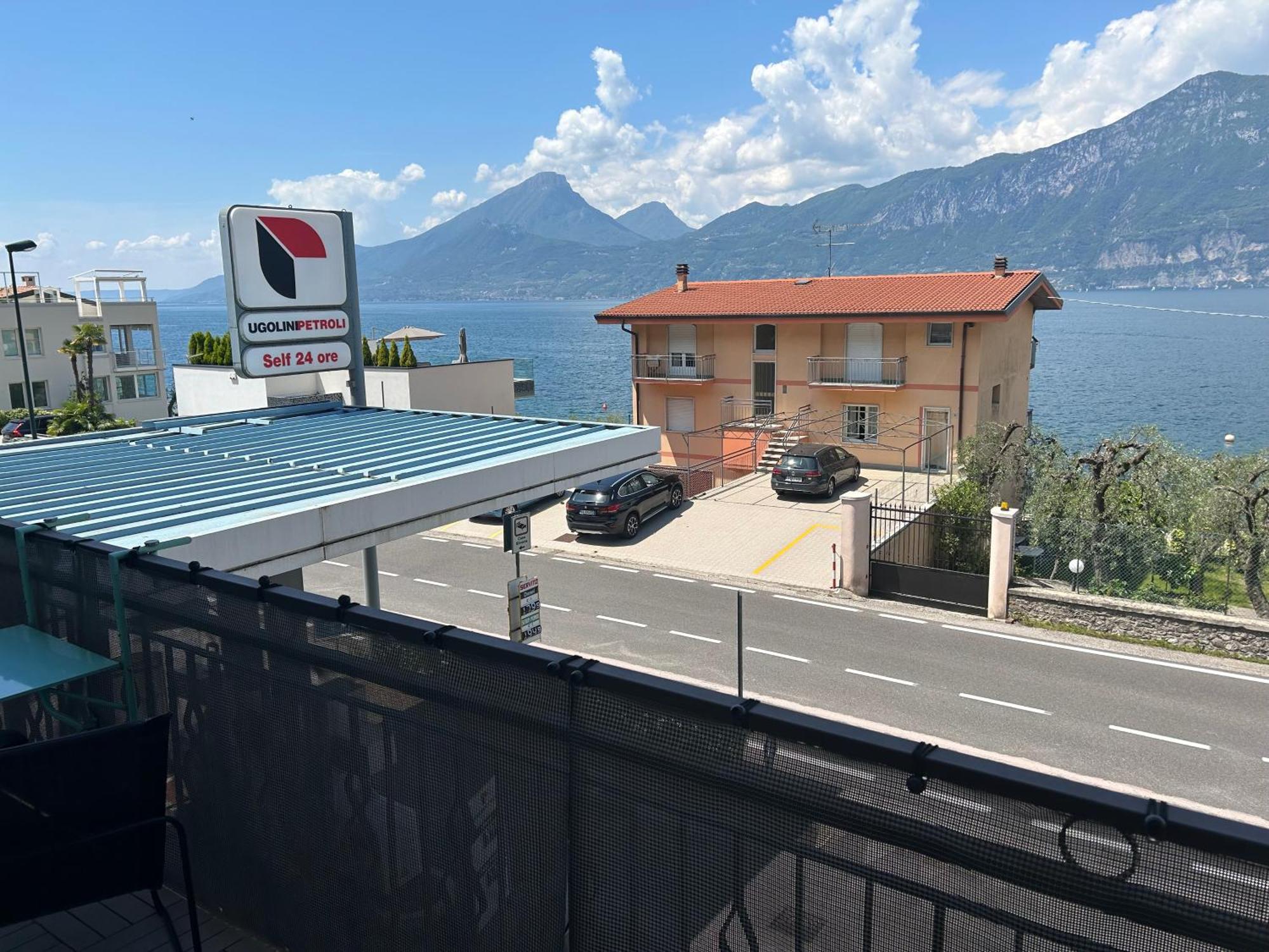 Lake View With Aircon - 5 Minutes From The Beach! Brenzone sul Garda Exterior photo