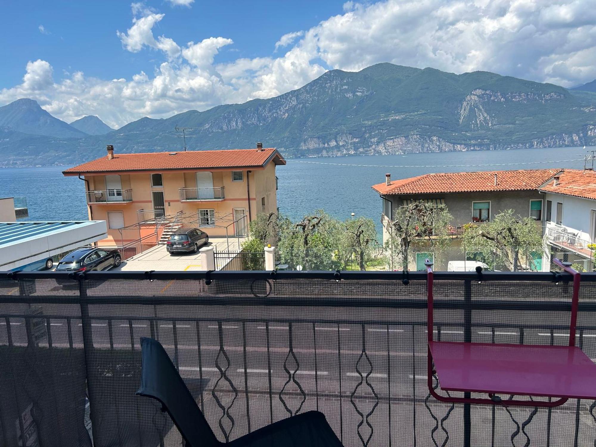 Lake View With Aircon - 5 Minutes From The Beach! Brenzone sul Garda Exterior photo