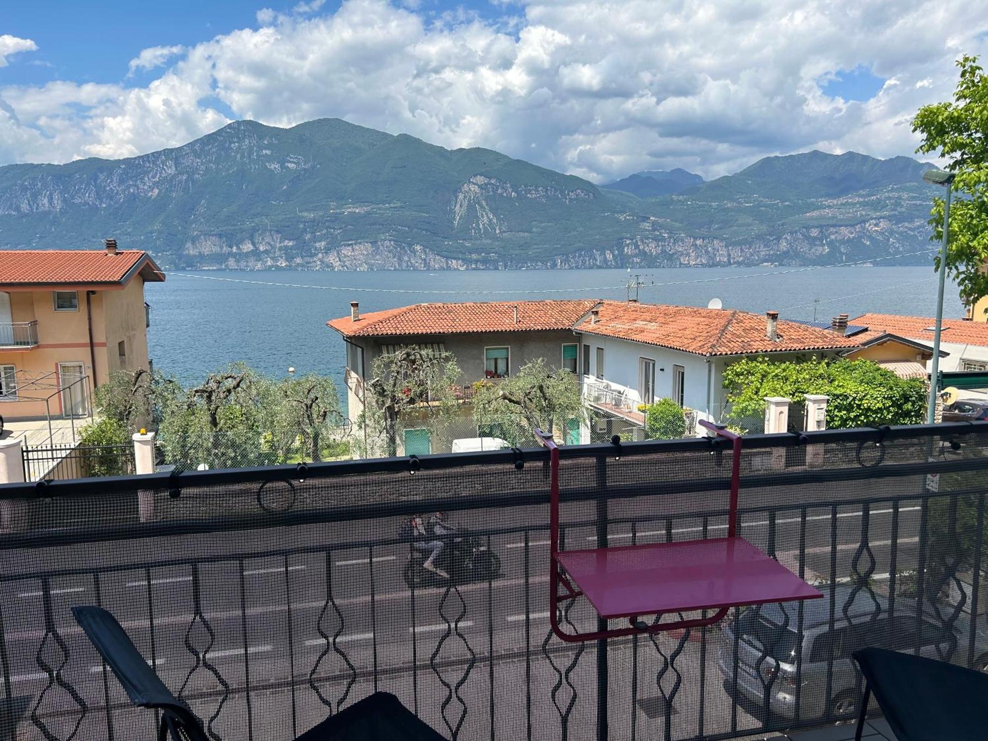 Lake View With Aircon - 5 Minutes From The Beach! Brenzone sul Garda Exterior photo